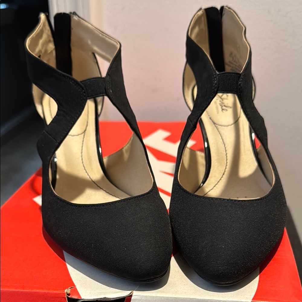 Giovanna 2 black heels brand new